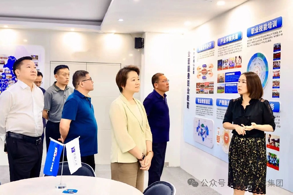 日照中央活力區(qū)發(fā)展服務(wù)中心黨組書記、主任魯守春一行蒞臨優(yōu)藍(lán)國(guó)際集團(tuán)總部考察